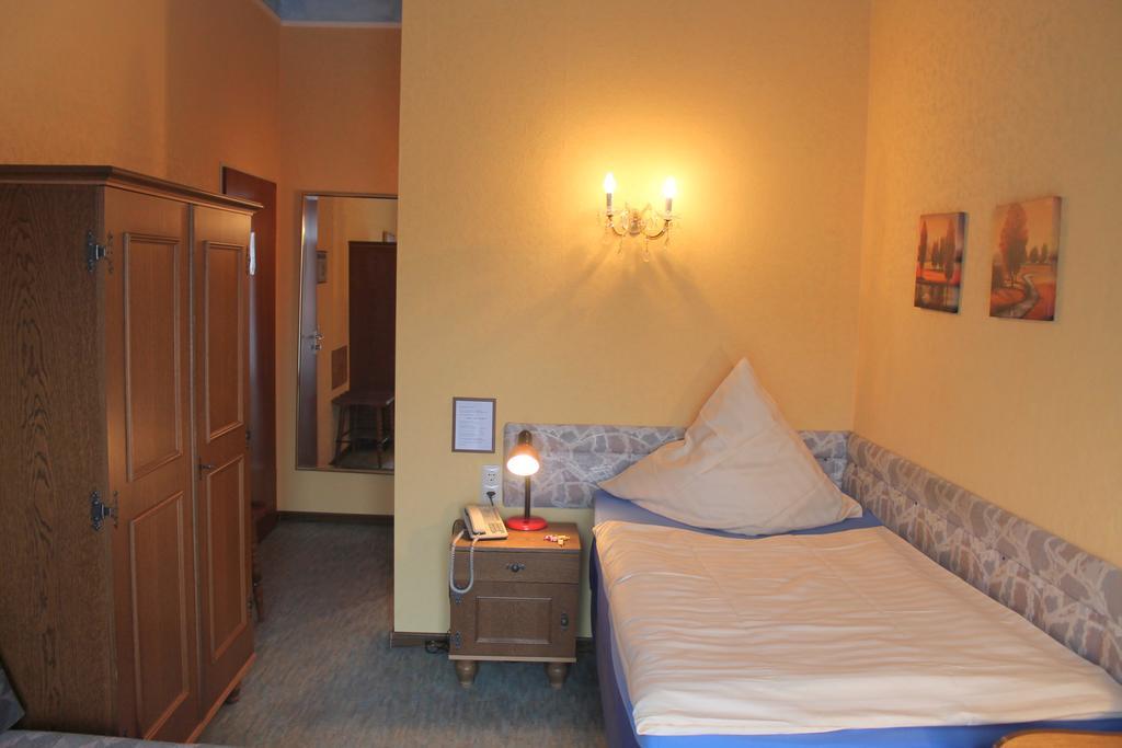 Hotel Adler Düsseldorf Esterno foto
